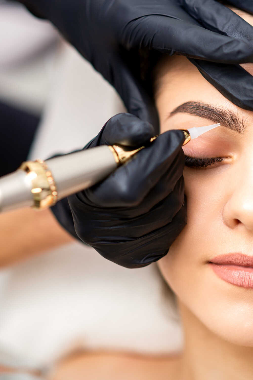 Permanentní make up obočí (pudrová metoda)